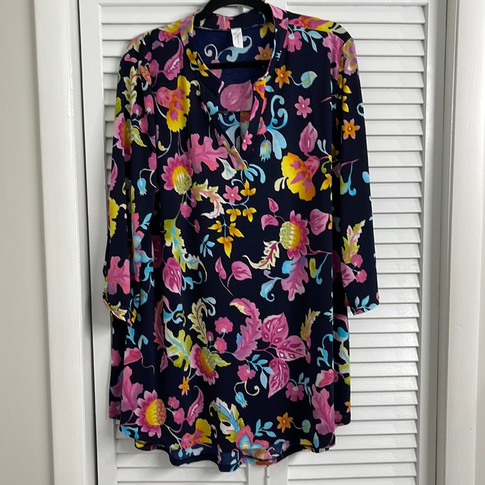 Floral Tunic Style Shirt with 3/4 sleeves